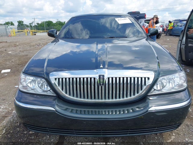 Lincoln Towncar Signature