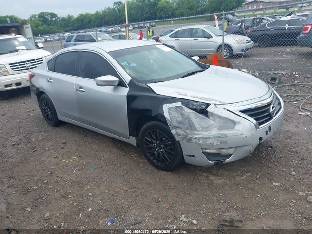 Salvage Nissan Altima Image