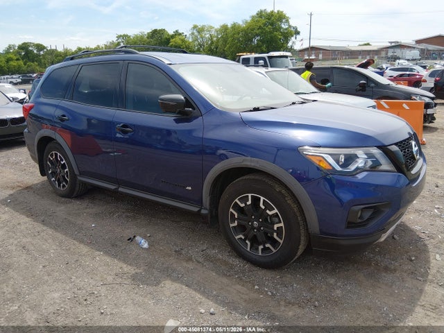 Salvage Nissan Pathfinder Image