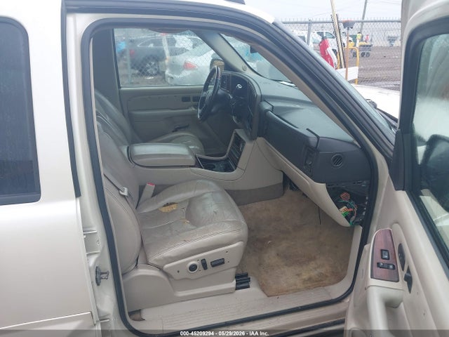 Cadillac Escalade Standard