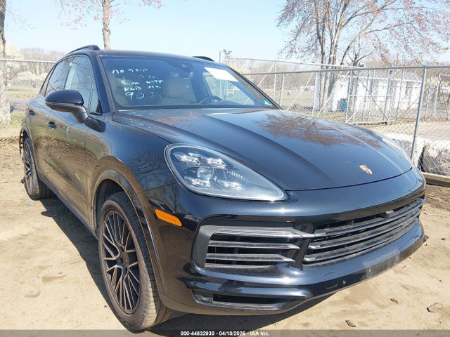 Salvage Porsche Cayenne Image
