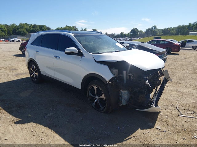 Salvage Kia Sorento Image