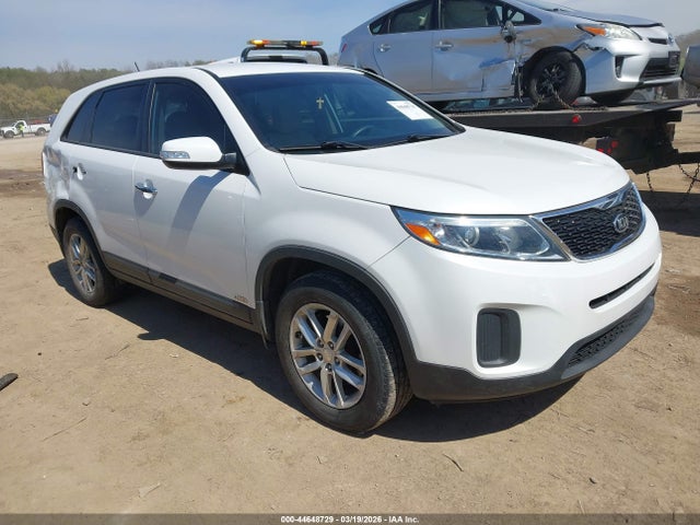 Salvage Kia Sorento Image