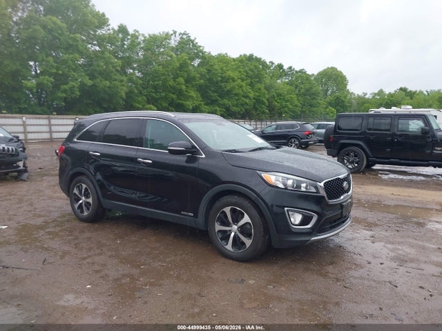 Salvage Kia Sorento Image