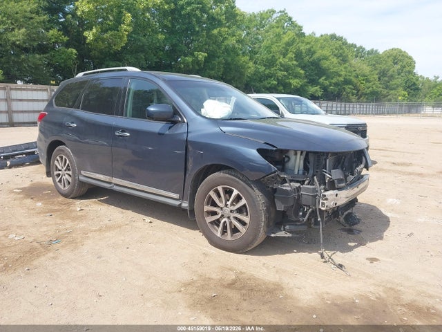 Salvage Nissan Pathfinder Image