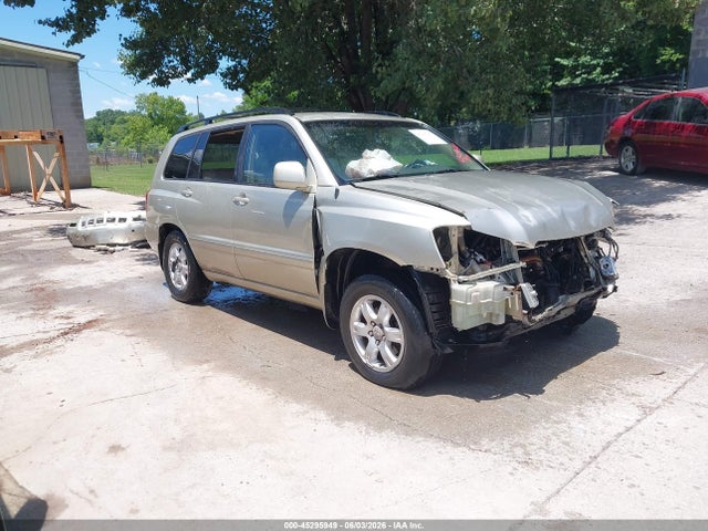 Salvage Toyota Highlander Image