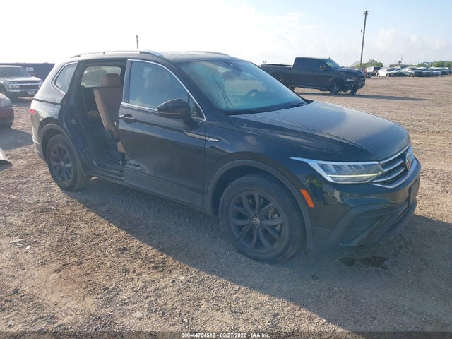 Salvage Volkswagen Tiguan Image