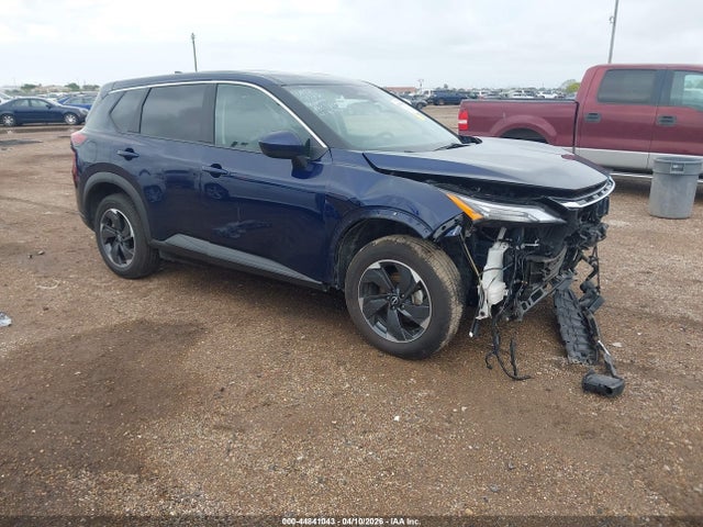 Salvage Nissan Rogue Image