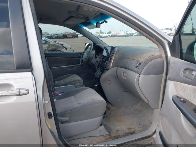 Toyota Sienna Le
