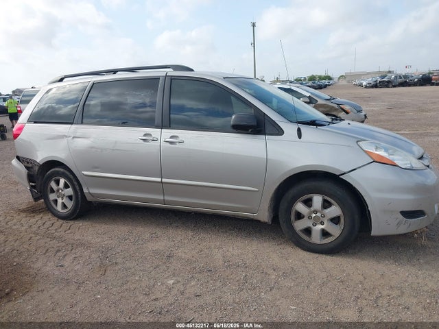 Toyota Sienna Le