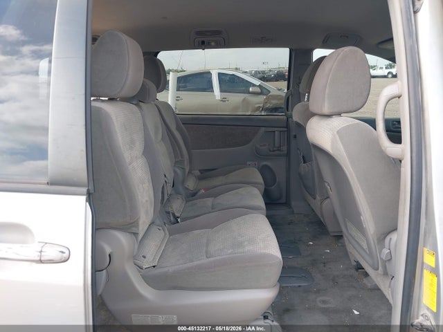 Toyota Sienna Le