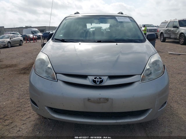 Toyota Sienna Le