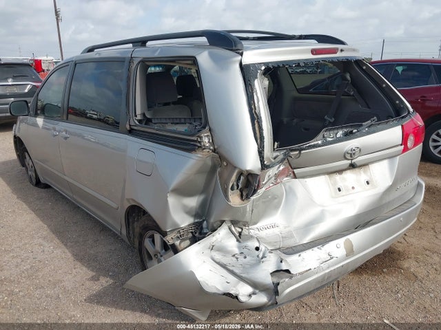 Toyota Sienna Le