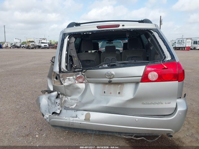 Toyota Sienna Le