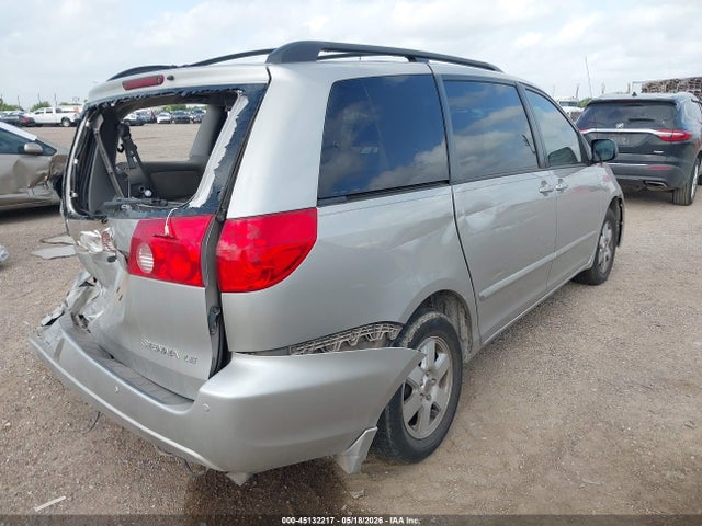Toyota Sienna Le