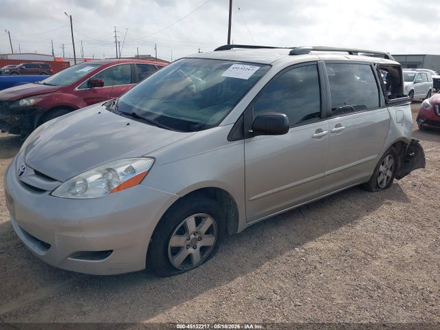 Toyota Sienna Le