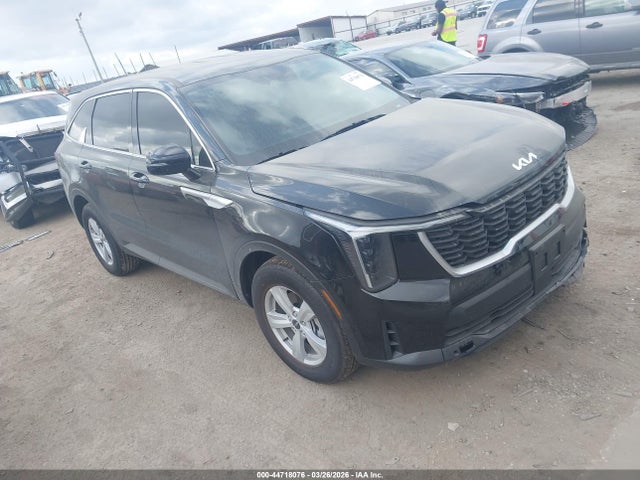 Salvage Kia Sorento Image