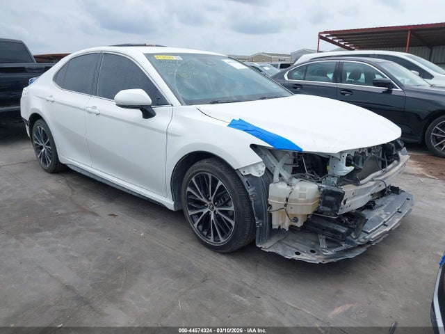 Salvage Toyota Camry Image