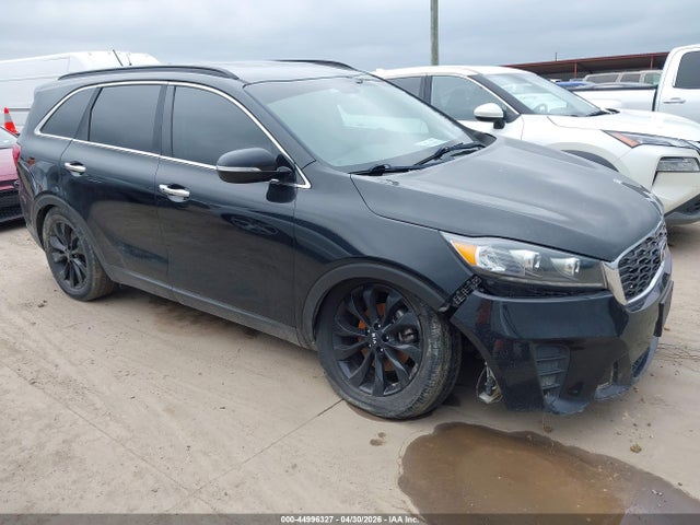 Salvage Kia Sorento Image