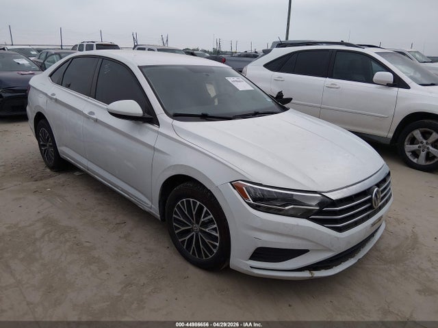 Salvage Volkswagen Jetta Image