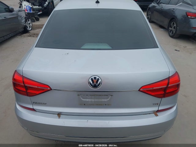 Volkswagen Passat 1.8t S