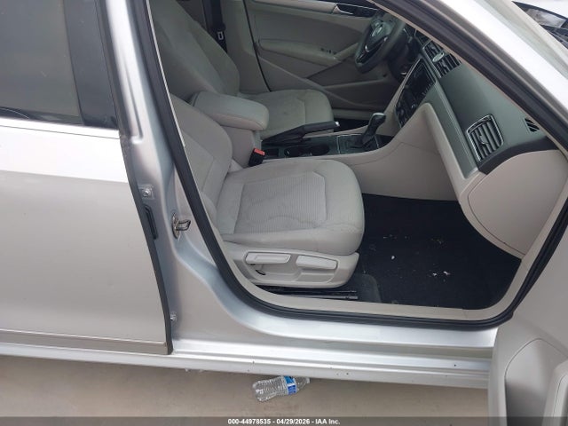 Volkswagen Passat 1.8t S