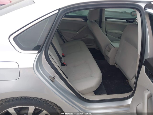 Volkswagen Passat 1.8t S