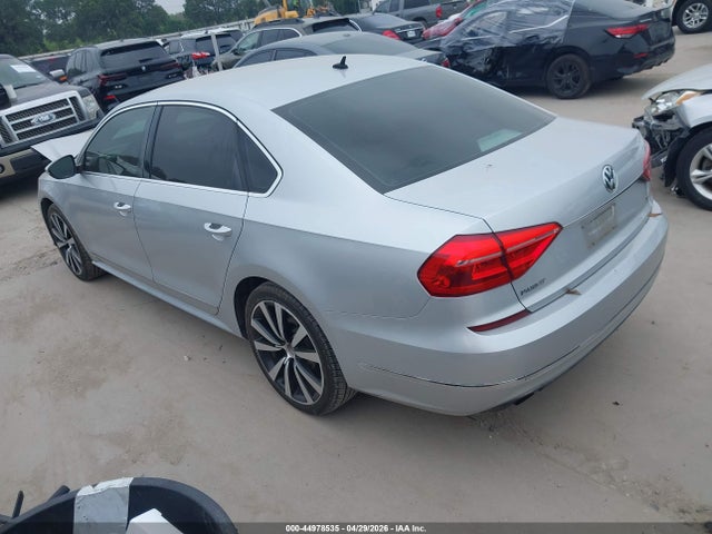 Volkswagen Passat 1.8t S