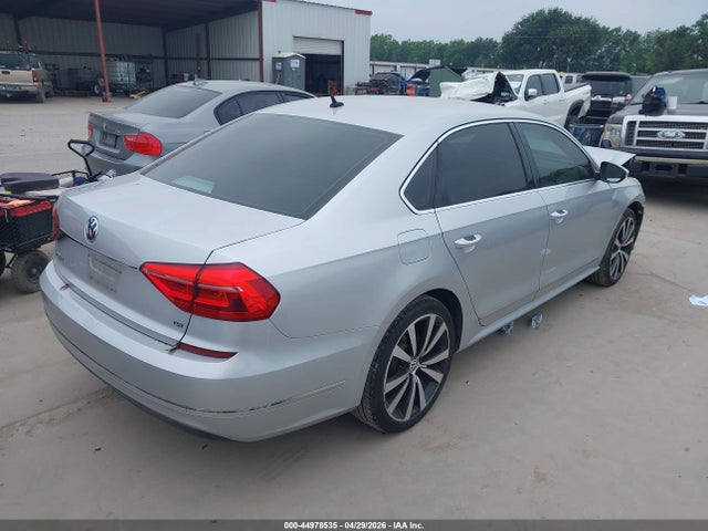 Volkswagen Passat 1.8t S