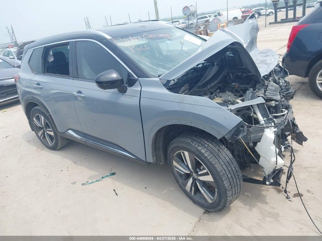 Salvage Nissan Rogue Image