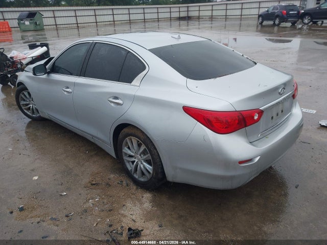 INFINITI Q50 Premium