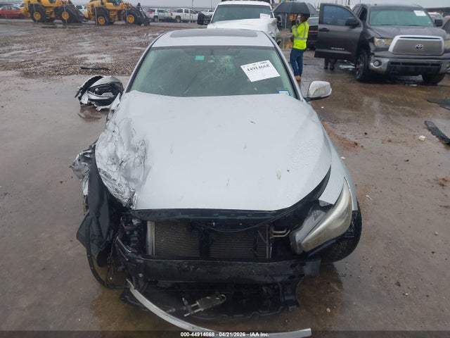 INFINITI Q50 Premium
