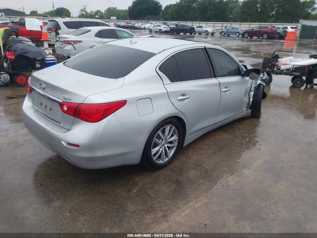 INFINITI Q50 Premium