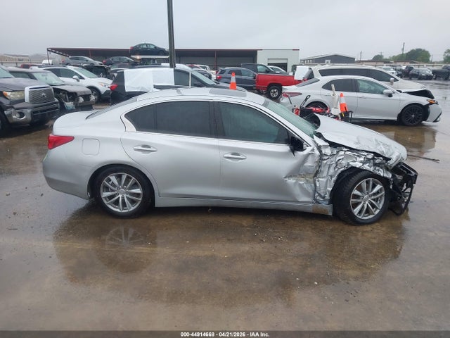 INFINITI Q50 Premium