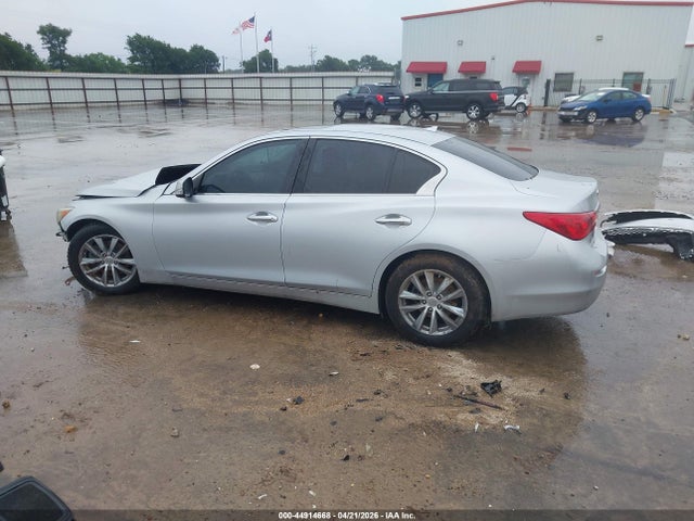 INFINITI Q50 Premium