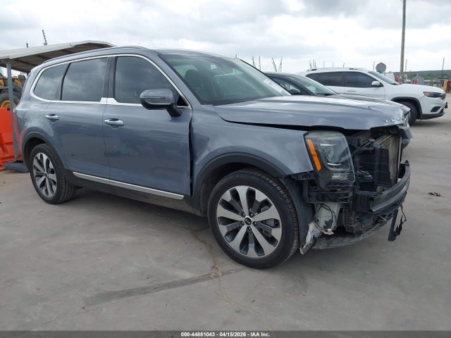 Salvage Kia Telluride Image