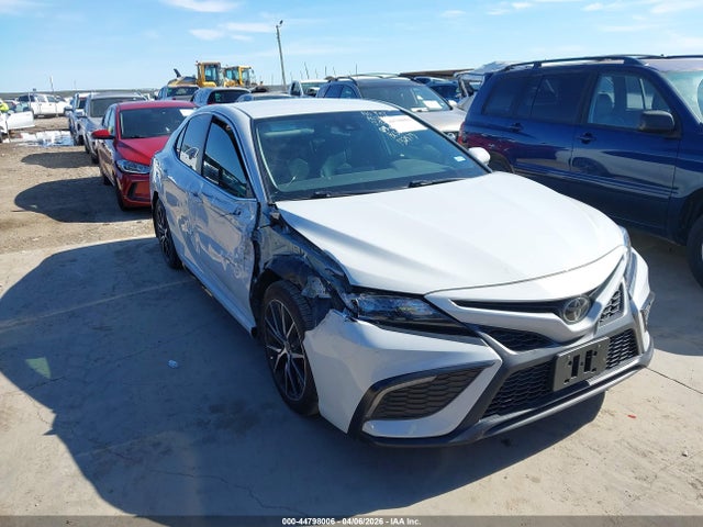 Salvage Toyota Camry Image