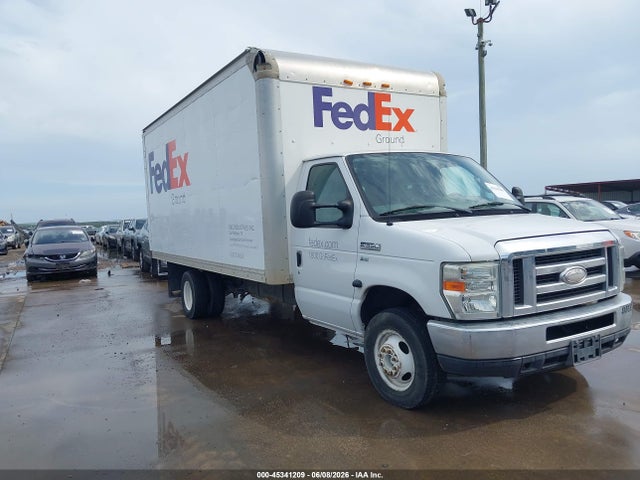 Salvage Ford E-350 Image