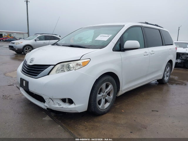 Toyota Sienna Le V6 8 Passenger