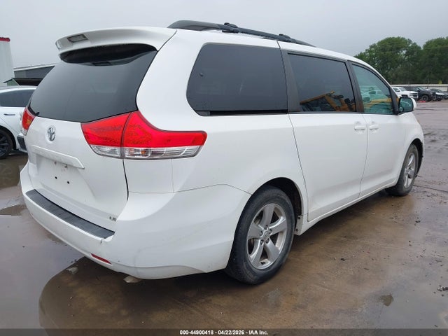 Toyota Sienna Le V6 8 Passenger