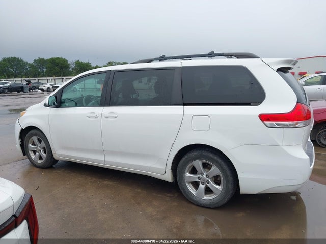 Toyota Sienna Le V6 8 Passenger