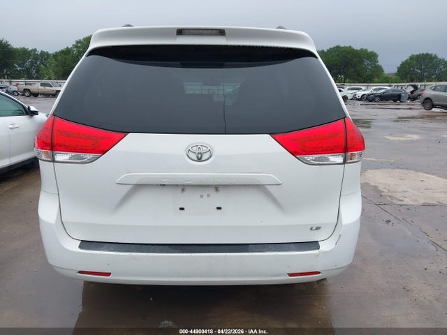 Toyota Sienna Le V6 8 Passenger