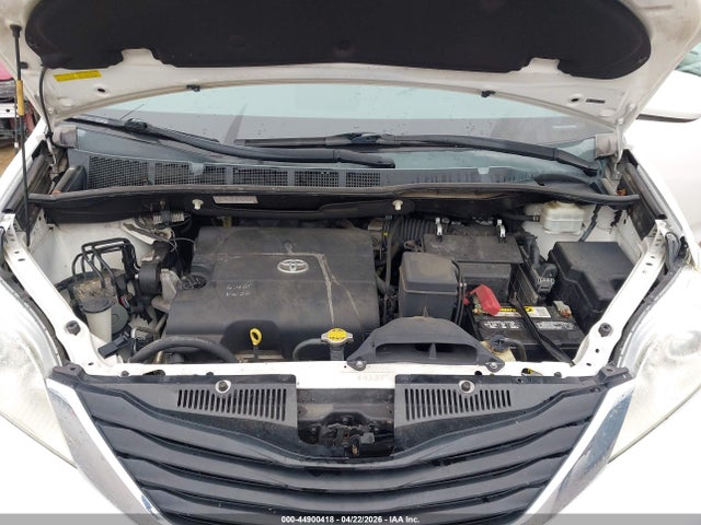 Toyota Sienna Le V6 8 Passenger
