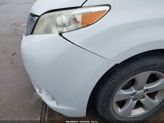 Toyota Sienna Le V6 8 Passenger