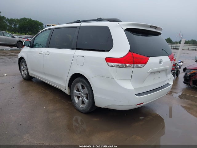 Toyota Sienna Le V6 8 Passenger
