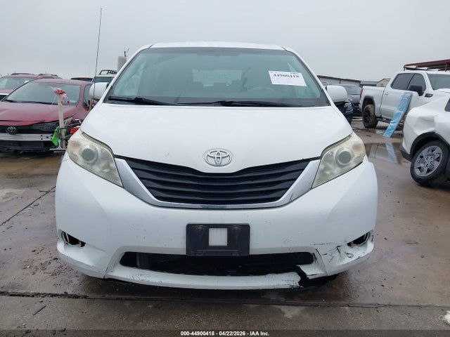 Toyota Sienna Le V6 8 Passenger