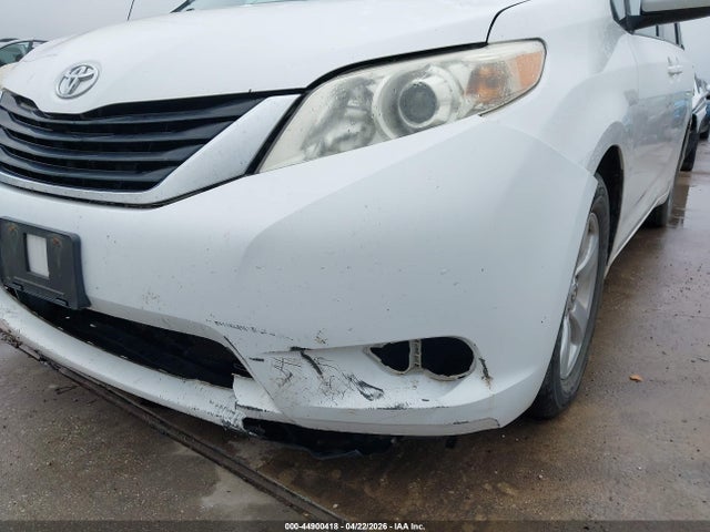 Toyota Sienna Le V6 8 Passenger