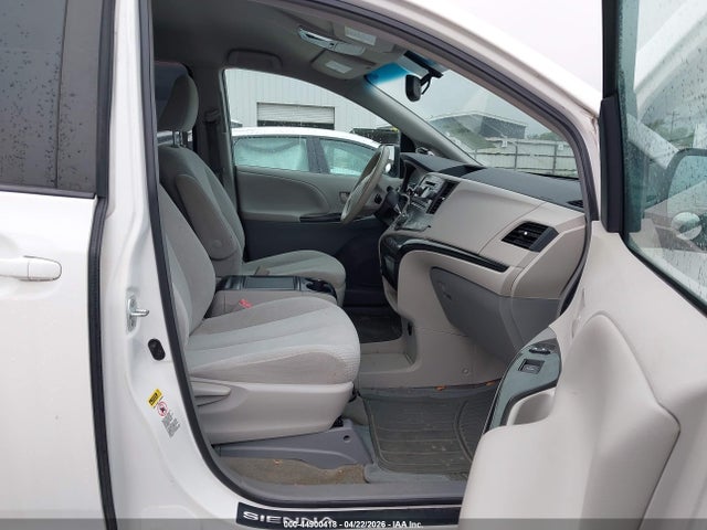 Toyota Sienna Le V6 8 Passenger