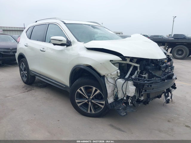 Salvage Nissan Rogue Image