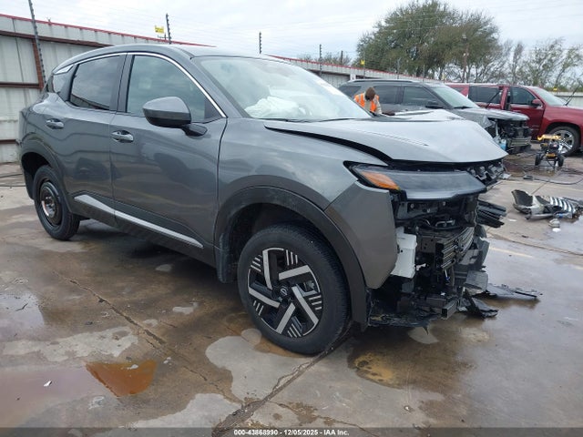 Salvage Nissan Kicks Image